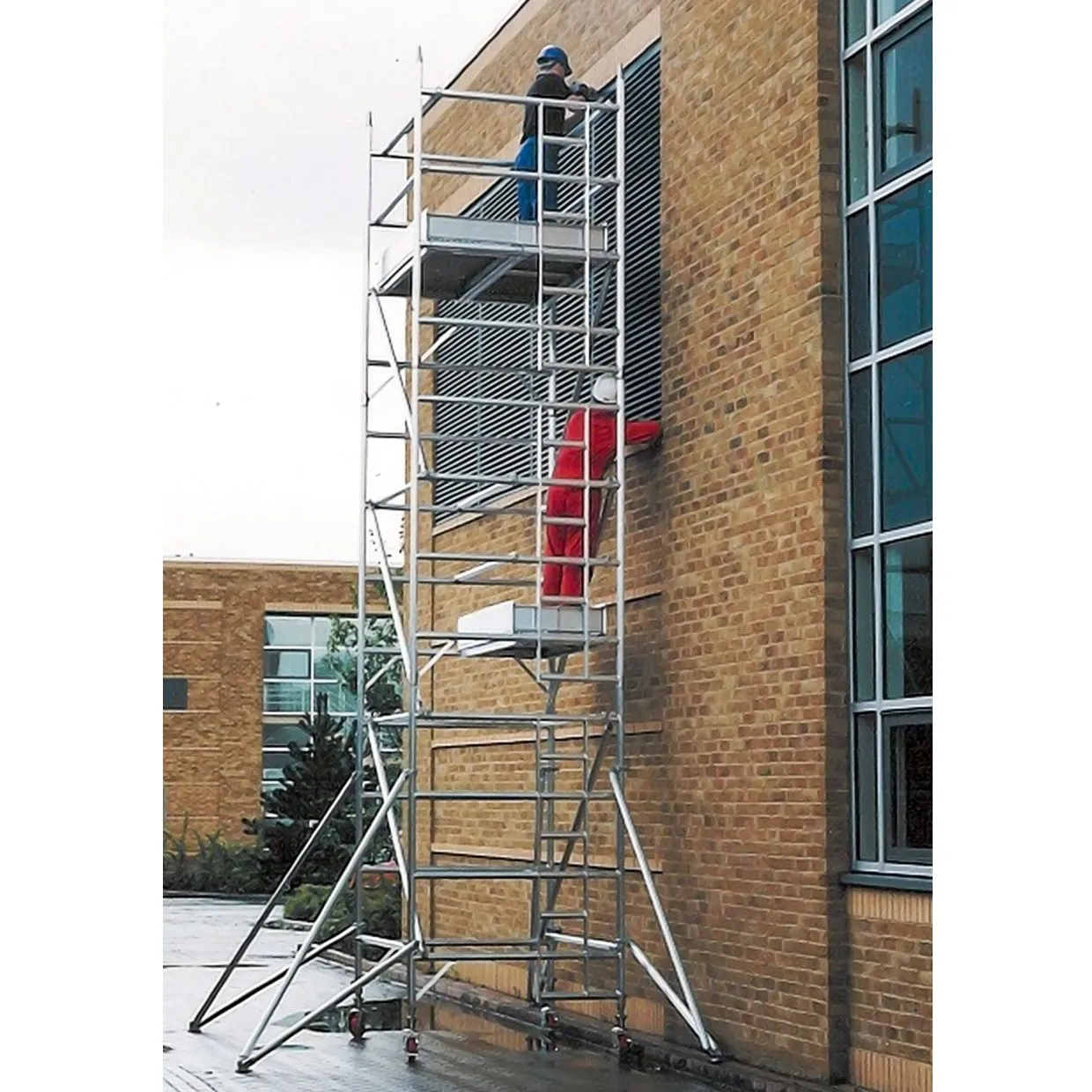 Medium Duty Aluminium Scaffold Tower - Double Width x 1.6m Long